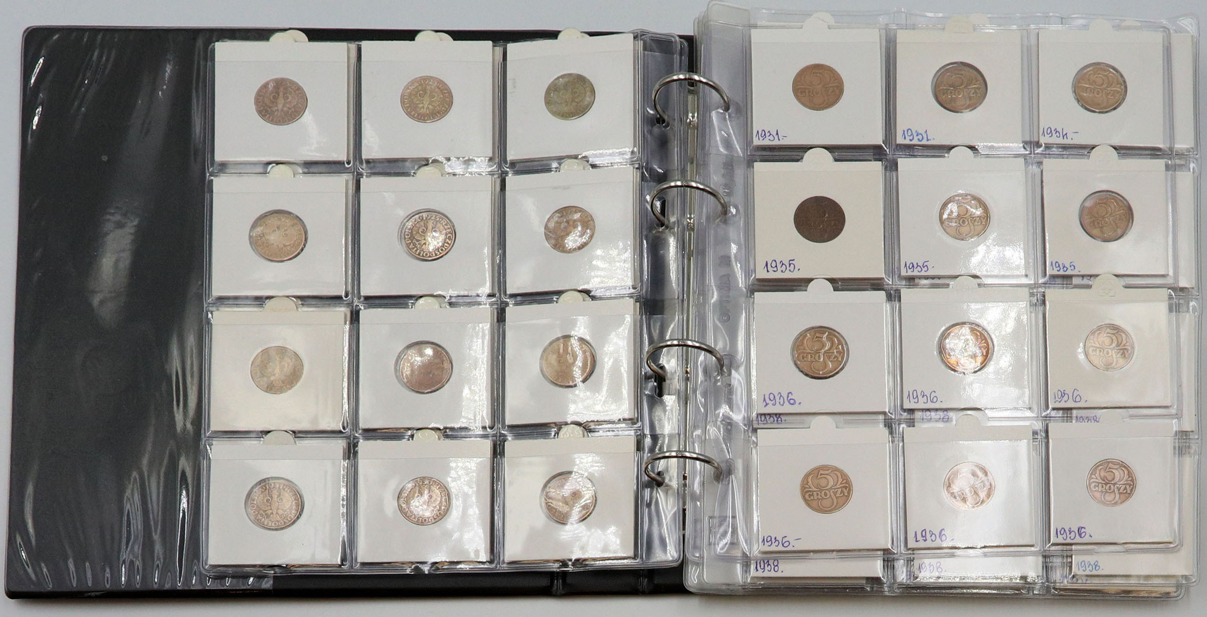 1, 2 i 5 groszy w klaserze od 1923 do 1939, zestaw 105 sztuk w tym 5 groszy 1934